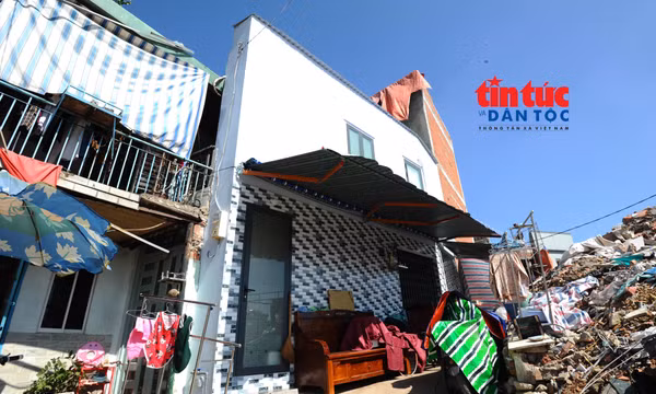 Nhiều nhà 'siêu mỏng' sau khi bàn giao mặt bằng rạch Xuyên Tâm
