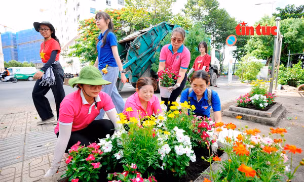 Thanh niên TP Hồ Chí Minh trang hoàng lại các khu dân cư