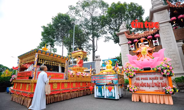 TP Hồ Chí Minh rực rỡ sắc màu mừng Phật đản