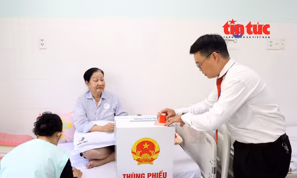 Cử tri là bệnh nhân được bỏ phiếu ngay tại bệnh viện