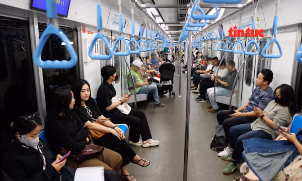 Người dân TP Hồ Chí Minh thay đổi thói quen di chuyển nhờ metro