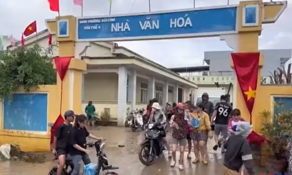 Đắk Lắk: Nhanh chóng tiếp tế cho người dân vùng lũ