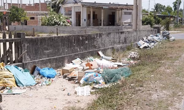 Quảng Trị: Nhức nhối rác thải ven biển