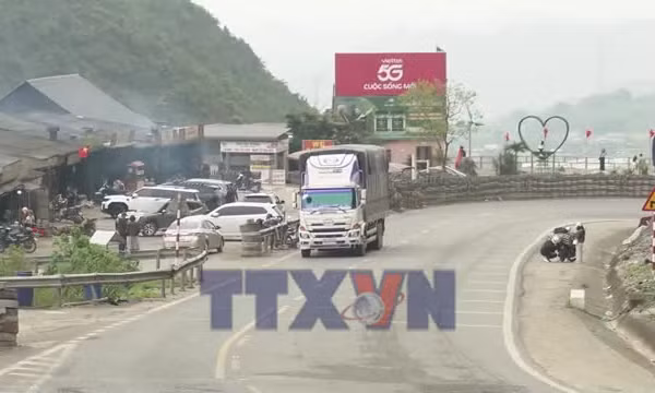 Kiểm soát, xử lý nghiêm phương tiện quá tải trên tuyến Quốc lộ 6
