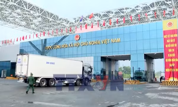 Hơn 223 triệu USD hàng hóa thông quan trong 5 tuần thí điểm cuối tuần 