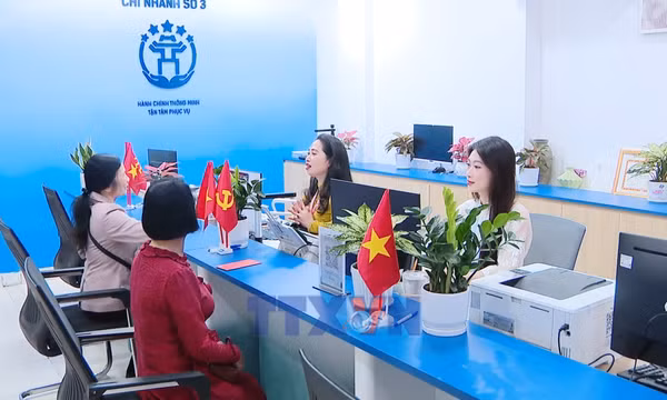 Khẩn trương, nghiêm túc ngay ngày làm việc đầu năm