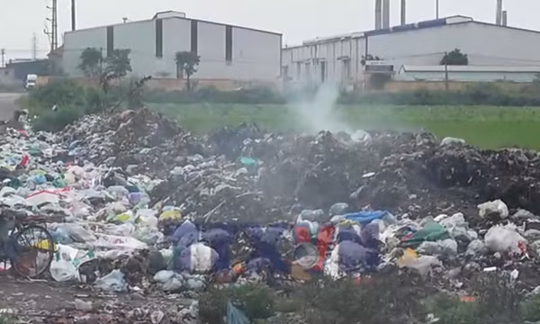 Nhức nhối nạn đốt rác gây ô nhiễm môi trường tại Hưng Yên