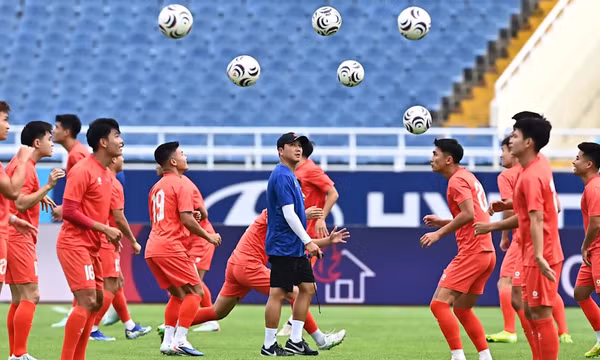 Bản tin Nhật ký ASEAN Cup ngày 6/8: Tuyển Việt Nam vắng 4 trụ cột trong buổi tập trước trận gặp Campuchia