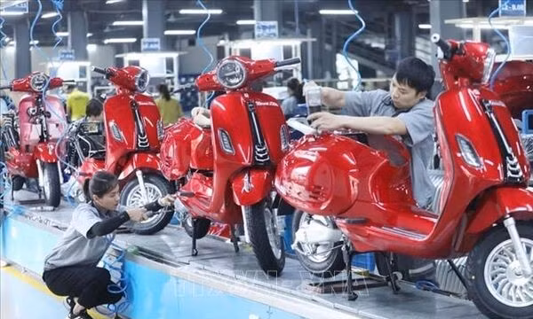 Tiêu điểm kinh tế tuần: Sôi động thị trường xe máy điện