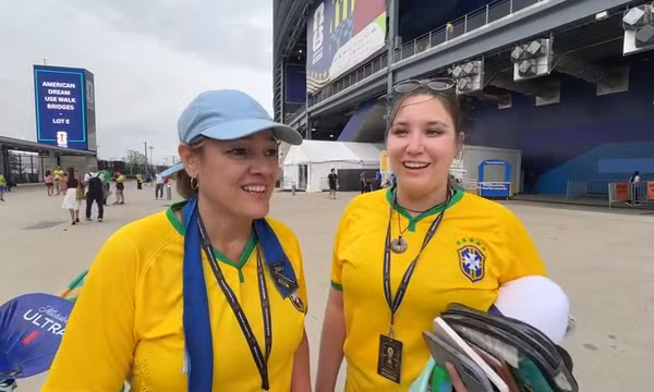 Cổ động viên Brazil thất vọng vì thất bại của đội nhà