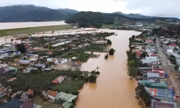 'Thị trấn cổ' D’ran tan hoang sau lũ