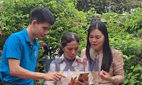 Tấm thẻ an sinh và những điểm tựa giữa đời thường