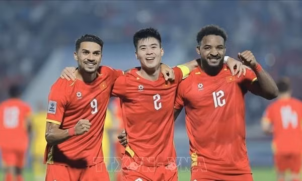 Màn trình diễn bùng nổ của đội tuyển Việt Nam tại sân Thiên Trường