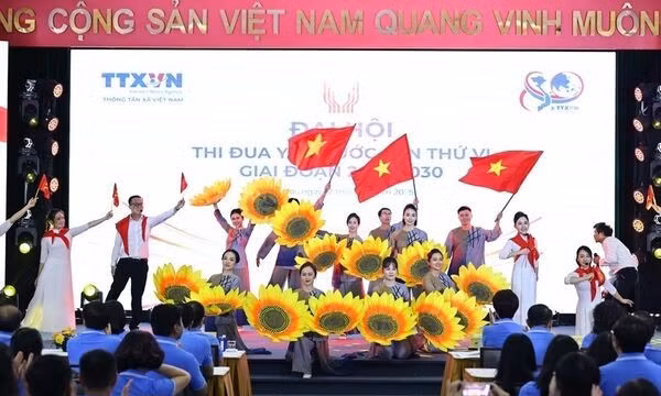 Khơi dậy sức mạnh thi đua yêu nước để hiện thực hóa mục tiêu phát triển nhanh, bền vững