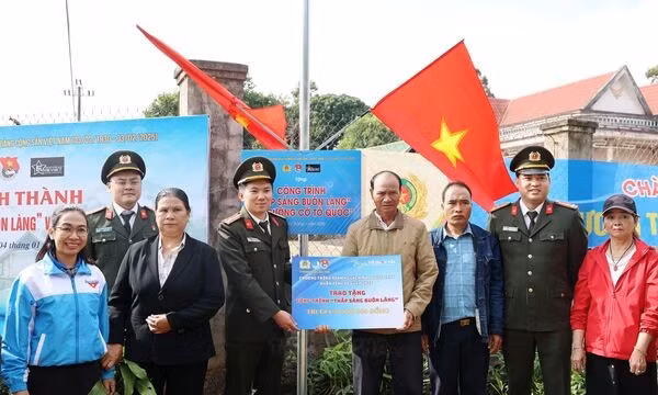 Câu chuyện hôm nay qua ảnh - sáng 19/8