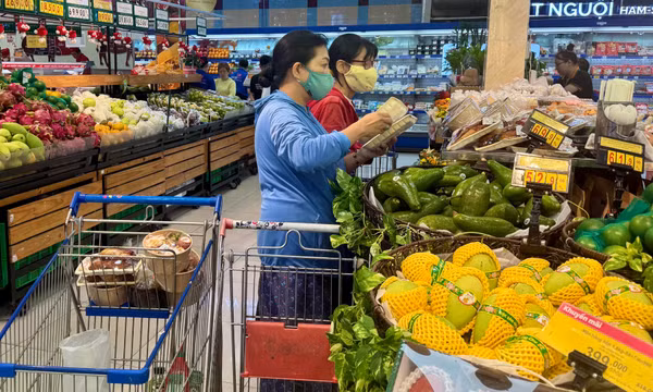 Người tiêu dùng thận trọng, doanh nghiệp gồng mình trong khó khăn