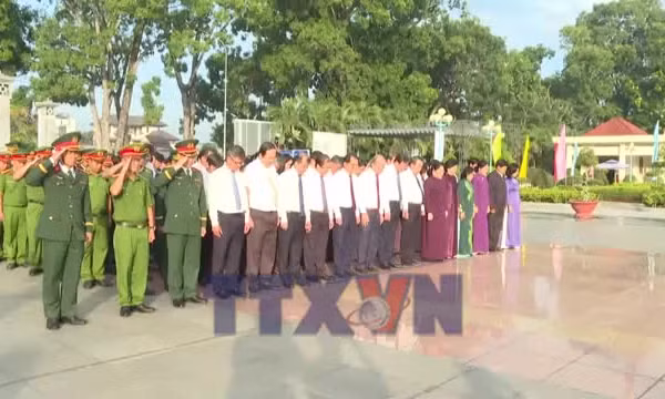 Tri ân những người nằm xuống, viết tiếp khát vọng non sông