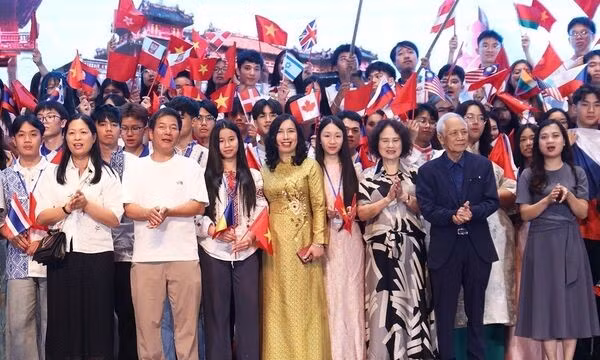 Học, thực thành theo Bác: Phát huy nguồn lực người Việt Nam ở nước ngoài