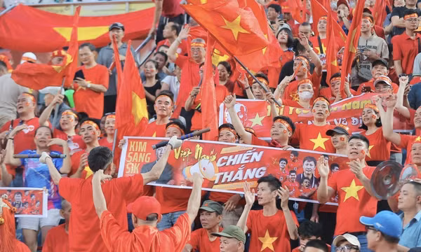 CĐV Việt Nam hâm nóng sân Thiên Trường, tin tưởng đội tuyển Việt Nam giành chiến thắng