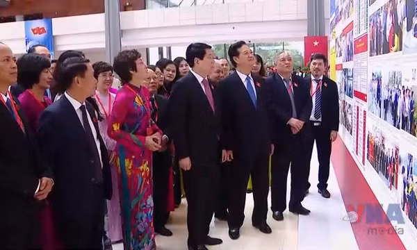 Triển lãm ảnh của TTXVN tại Đại hội Đảng bộ Chính phủ lần thứ nhất