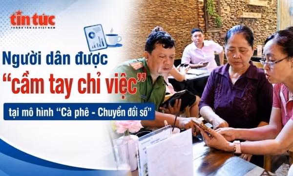 Người dân được 'cầm tay chỉ việc' tại mô hình 'Cà phê - Chuyển đổi số'