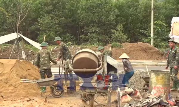 Thần tốc xây nhà, ấm lòng dân đón Tết 