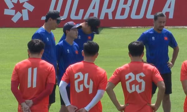 ASEAN Cup 2026: HLV Kim Sang Sik tính toán nhân sự đá chính trận gặp Singapore
