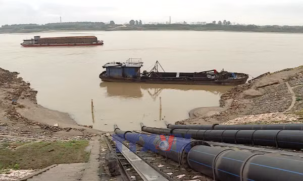 Chuẩn bị lấy nước từ hồ chứa sản xuất vụ Đông Xuân