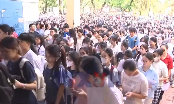 Hàng chục nghìn thí sinh tranh suất đại học sớm vào sư phạm
