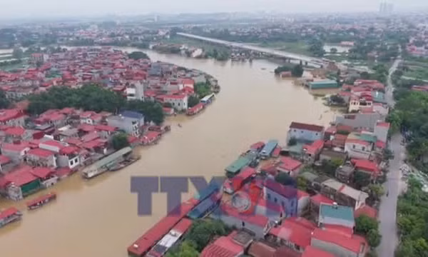 Nhiều nhà dân ở phường Vân Hà, Bắc Ninh chìm trong nước lũ