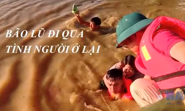 Bão lũ đi qua - Tình người ở lại 
