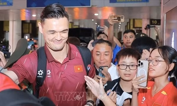 ASEAN Cup 2026: Đội tuyển Việt Nam về Hà Nội, tinh thần hứng khởi, sẵn sàng tái đấu Thái Lan