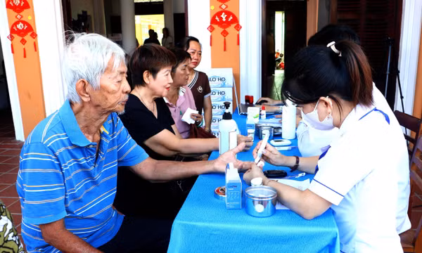 Nâng cao nhận thức, chủ động chăm sóc sức khỏe toàn dân