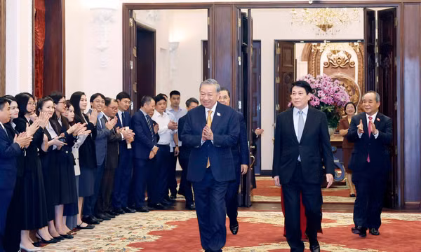 Tổng Bí thư, Chủ tịch nước Tô Lâm gặp mặt cán bộ Văn phòng CTN