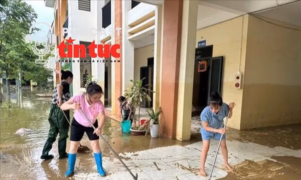 Bác sĩ ơi: Hướng dẫn người dân vùng lũ làm sạch nước, phòng dịch bệnh 