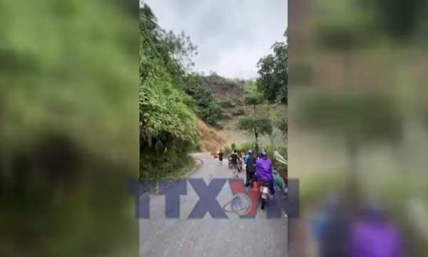 Lũ từ thượng nguồn đổ về, tuyến đường Hoàng Su Phì - Xín Mần (Tuyên Quang) bị chia cắt