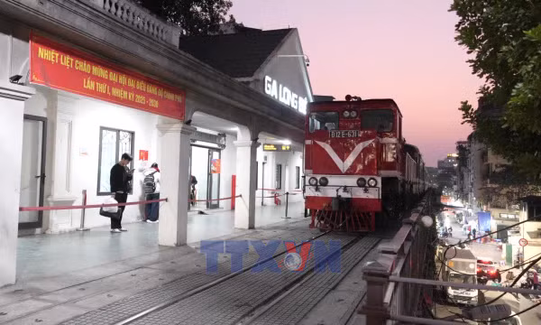 Hà Nội đề xuất dừng chạy tàu qua 'phố cà phê đường tàu'