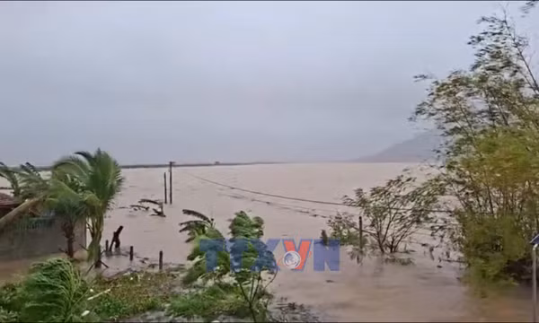Cảnh báo sớm mưa lũ: Không thể cứ mãi 'mất bò mới lo làm chuồng'