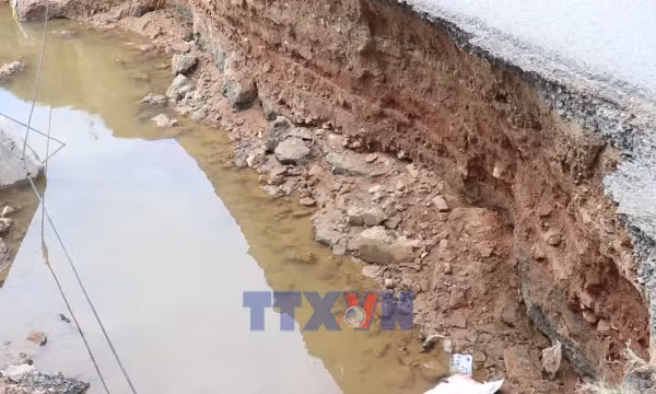 Tái thiết mạng lưới hạ tầng giao thông bị thiệt hại sau lũ