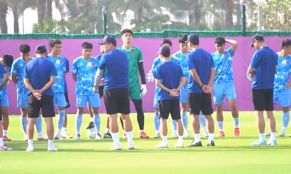 Khuất Văn Khang đeo băng đội trưởng, Bùi Vĩ Hào chia tay U23 Việt Nam