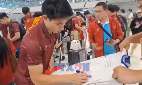 U22 Việt Nam rạng rỡ ngày trở về 