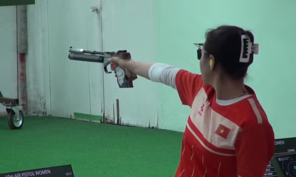Xạ thủ Trịnh Thu Vinh phá 2 kỷ lục, lập cú đúp HCV tại SEA Games 33