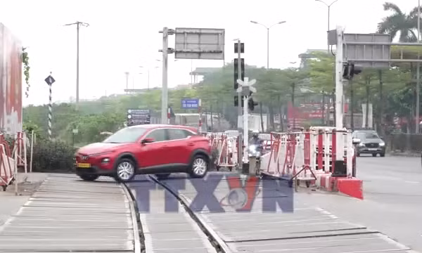 Hà Nội siết chặt hành lang an toàn đường sắt