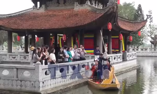 Phát triển du lịch từ giá trị di sản