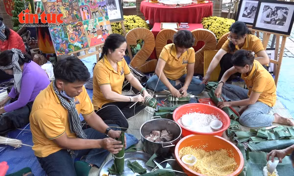 Sôi nổi Hội thi gói bánh Tét dâng Quốc Tổ tại Đền Hùng TP Hồ Chí Minh
