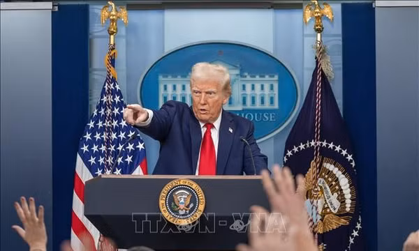 Tổng thống Mỹ Donald Trump đề cập khả năng tiếp quản dầu mỏ Iran