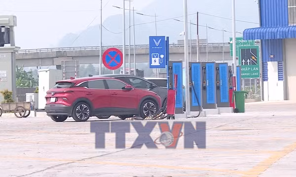 Hạ tầng trạm sạc: Không để 'điểm nghẽn' trên cao tốc Bắc - Nam
