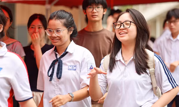 Sĩ tử cả nước hoàn thành kỳ thi quan trọng sau 12 năm học