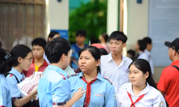 Thí sinh tự tin sau hai môn thi đầu tiên vào lớp 10 tại TP Hồ Chí Minh