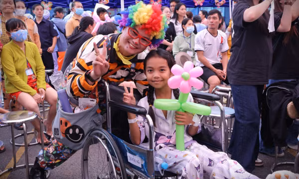 Ấm áp Trung thu cho bệnh nhi nội trú tại Bệnh viện Nhi Đồng 1